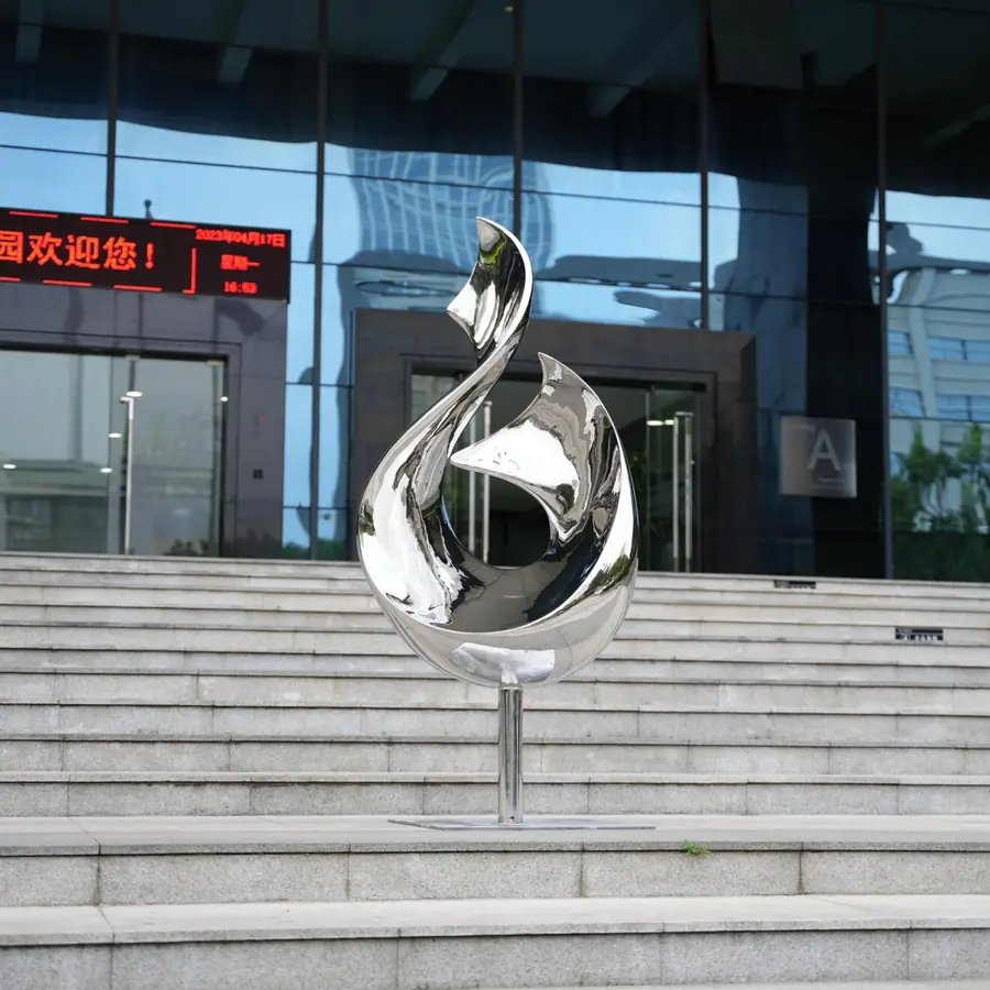 Mirror Stainless Steel Sculpture