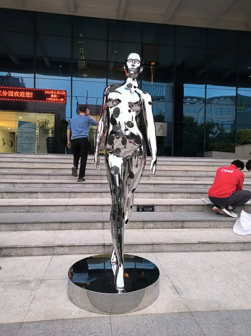 Lady Sculpture