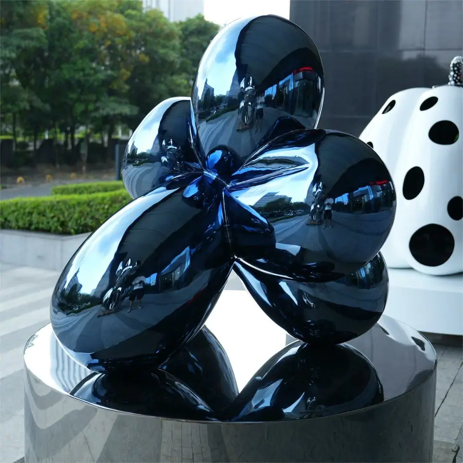 Stainless steel balloon sculpture