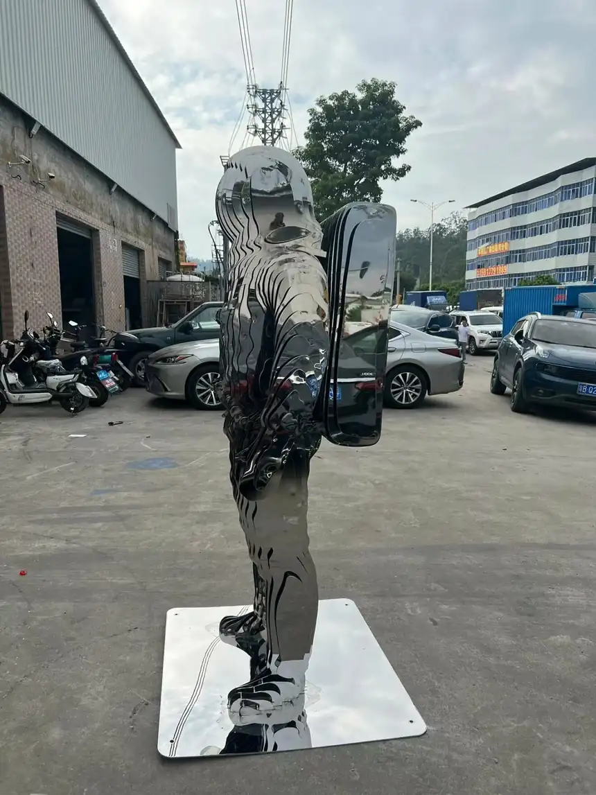 Stainless Steel Astronaut Sculpture (5)