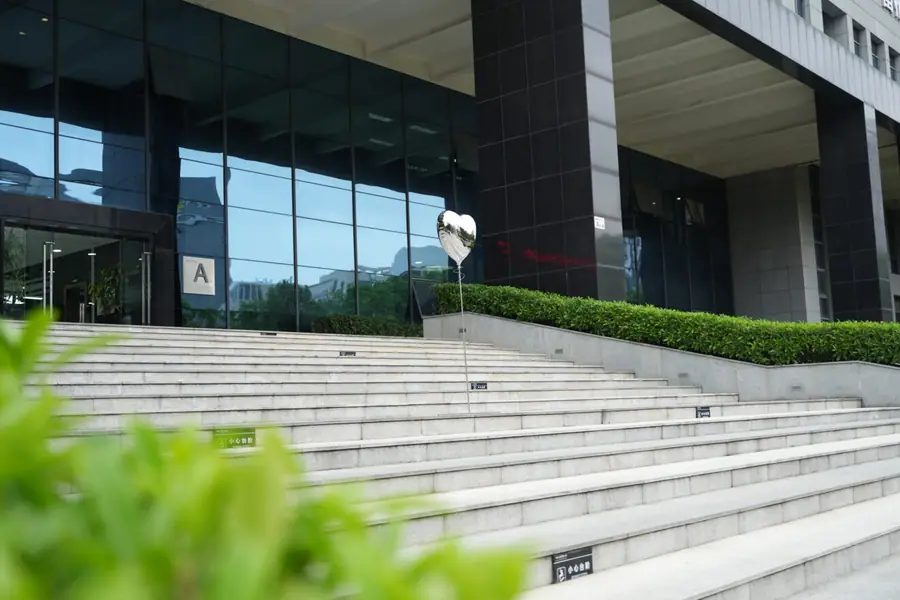Stainless steel public art. Original products, high-end customization. Exquisite quality and meticulous service. Your dream, our creation.