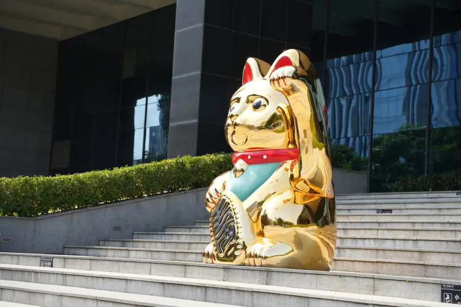 Fortune Cat Sculpture