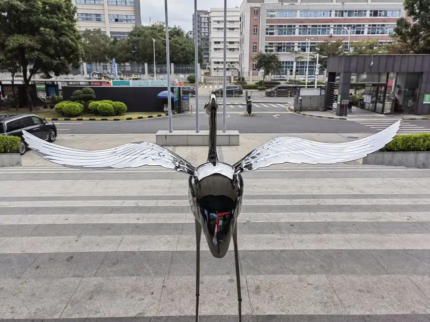 Stainless steel cranes: the beauty of the fusion of modernity and tradition