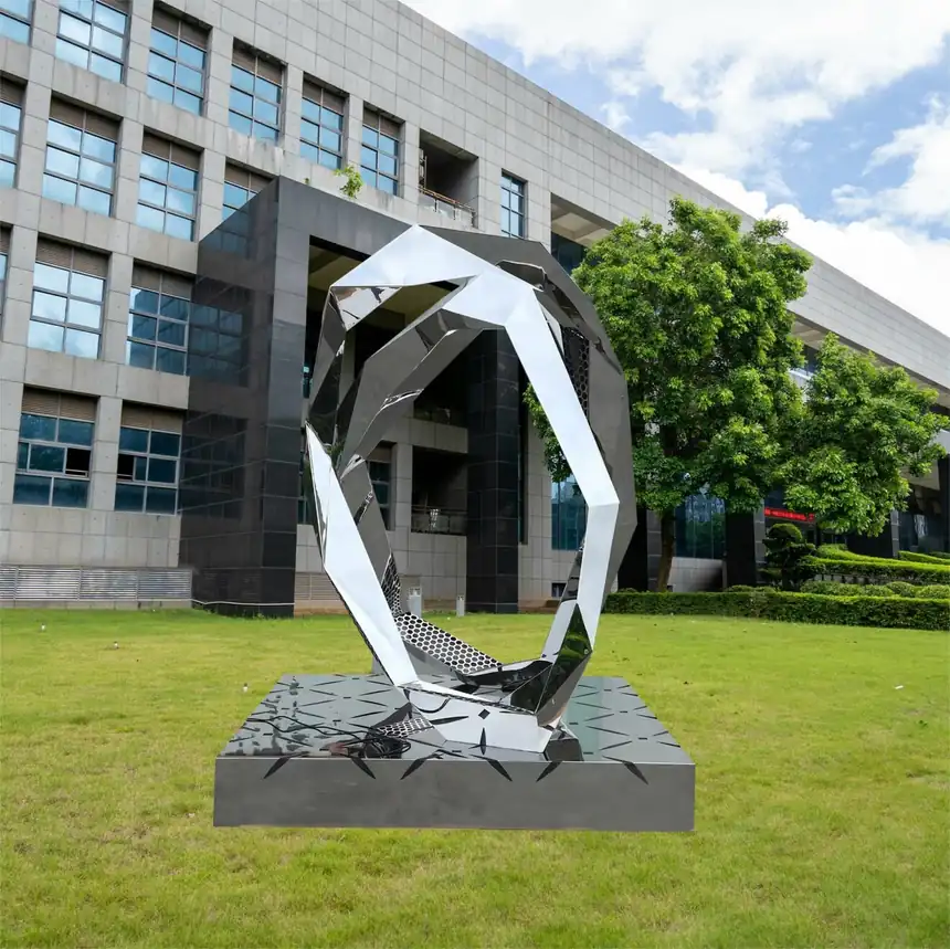 Stainless steel sculpture art. Customized exquisite stainless steel sculptures, quality assurance, create unique artistic beauty for you, focus on details, let art and quality coexist.