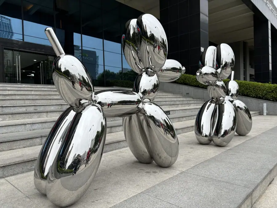 Balloon Dog Sculpture