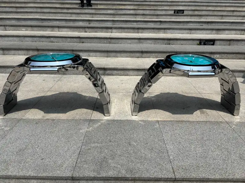 Mirror-Finish Coffee Table