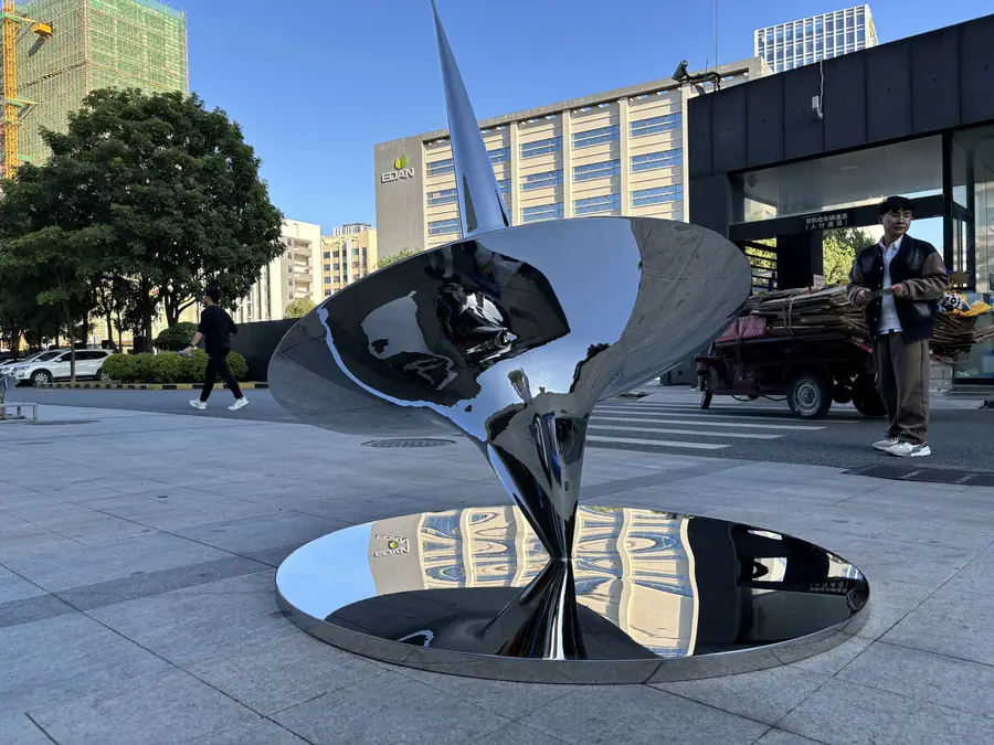 Stainless steel sculpture “Time and Space Melody”