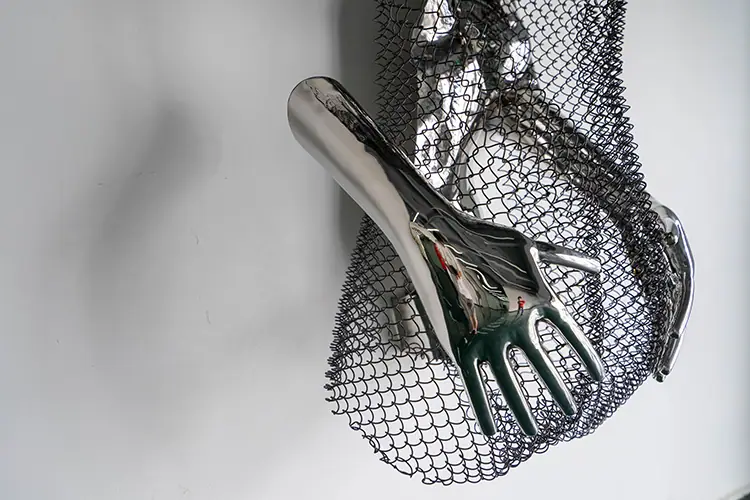 Custom stainless steel sculpture. Create exquisite stainless steel to suit your unique taste. High-end customization, quality and service coexist.