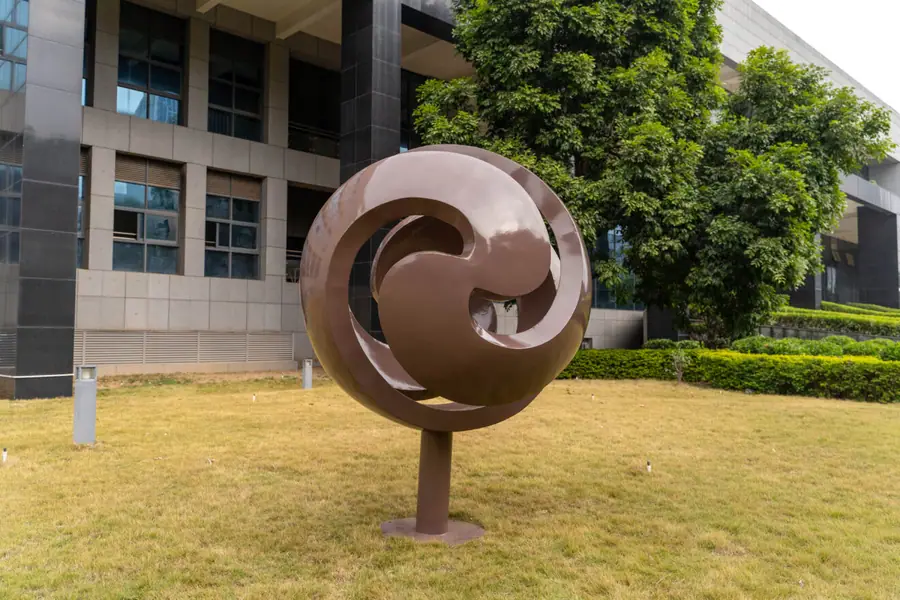 Mirror stainless steel sculpture