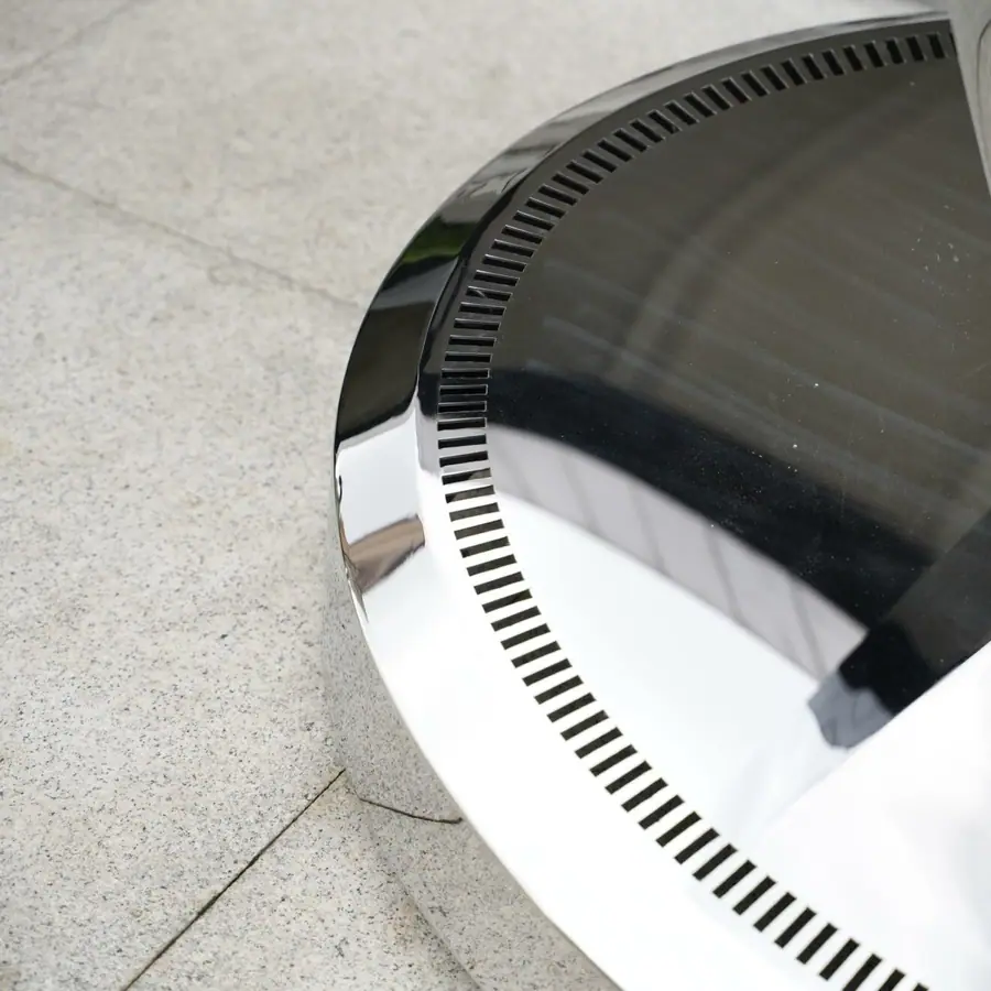 Abstract stainless steel sculpture. Customized exquisite stainless steel sculptures, quality assurance, create unique artistic beauty for you, focus on details, let art and quality coexist.
