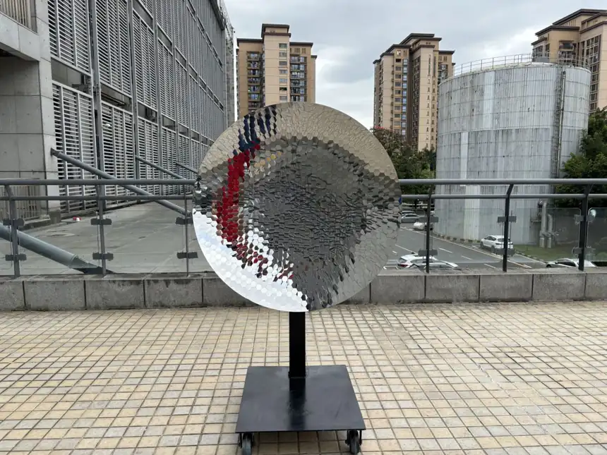 Creative concave mirror