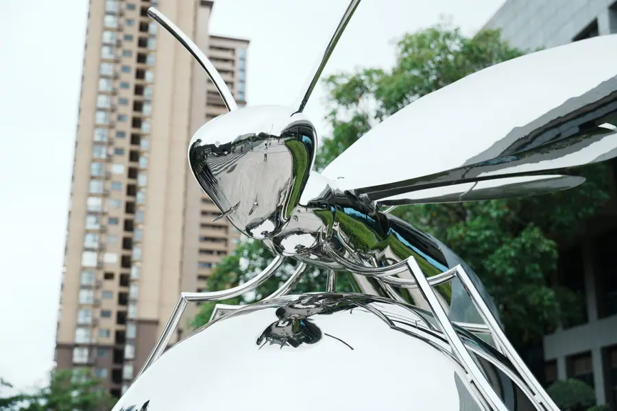 Stainless steel sculpture maintenance