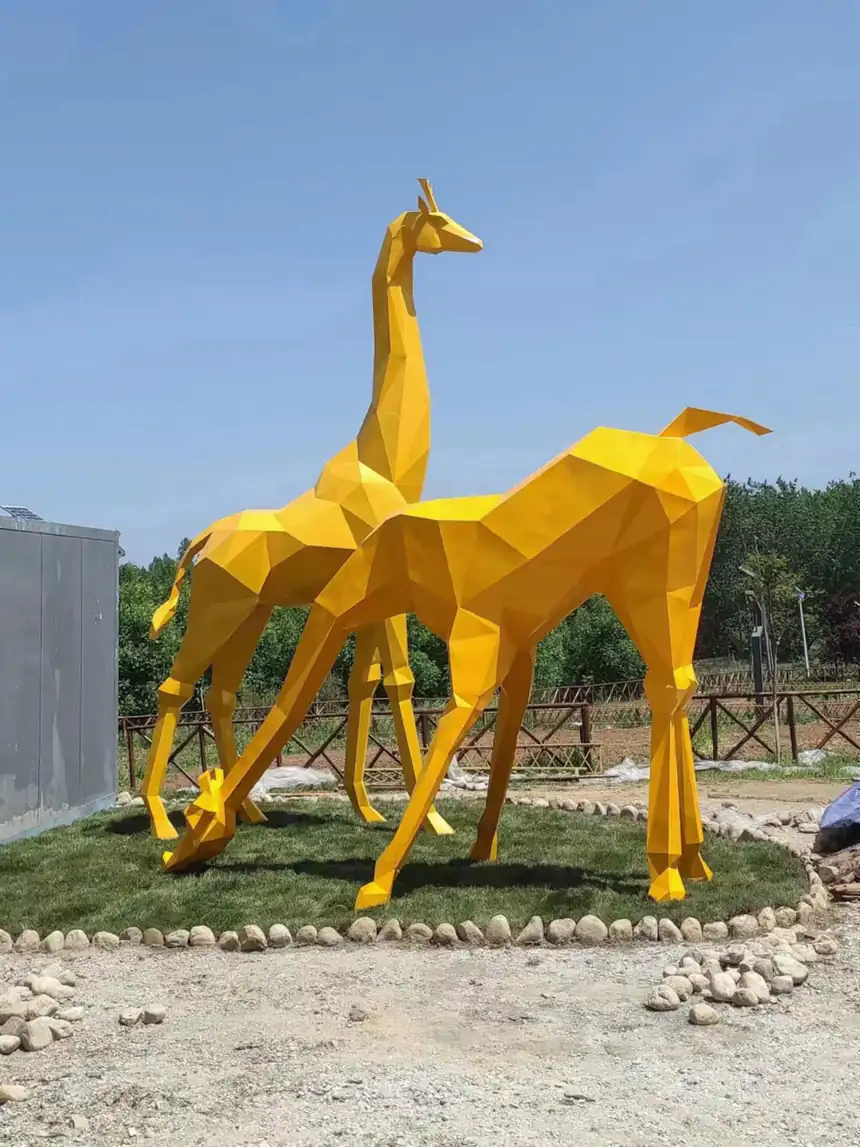 Commitment to specialize in the production of high quality stainless steel sculptures