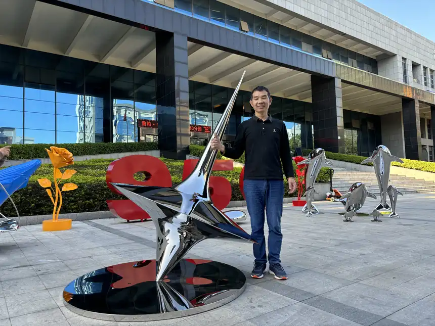 Stainless steel sculpture “Time and Space Melody”
