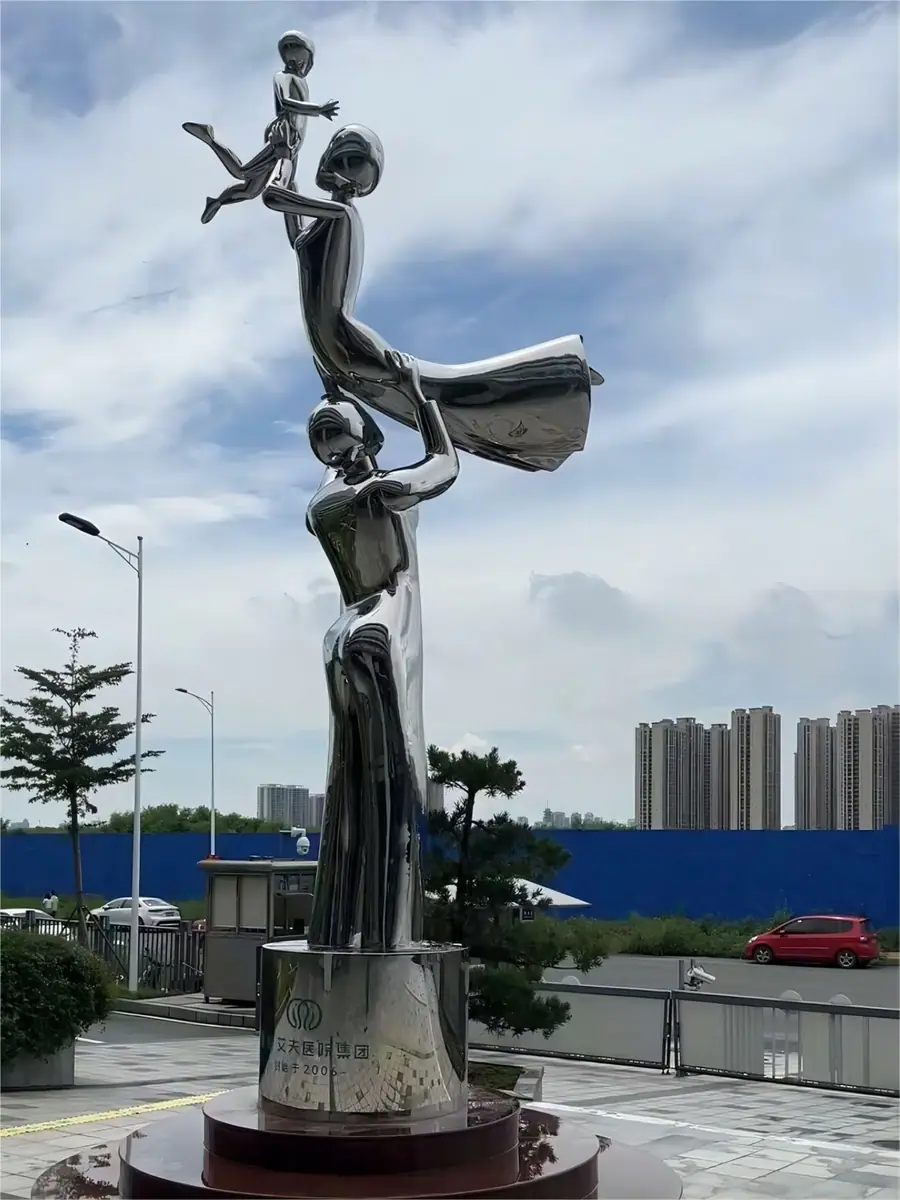 Stainless steel outdoor sculpture. Original products, high-end customization. Exquisite quality and meticulous service. Your dream, our creation.