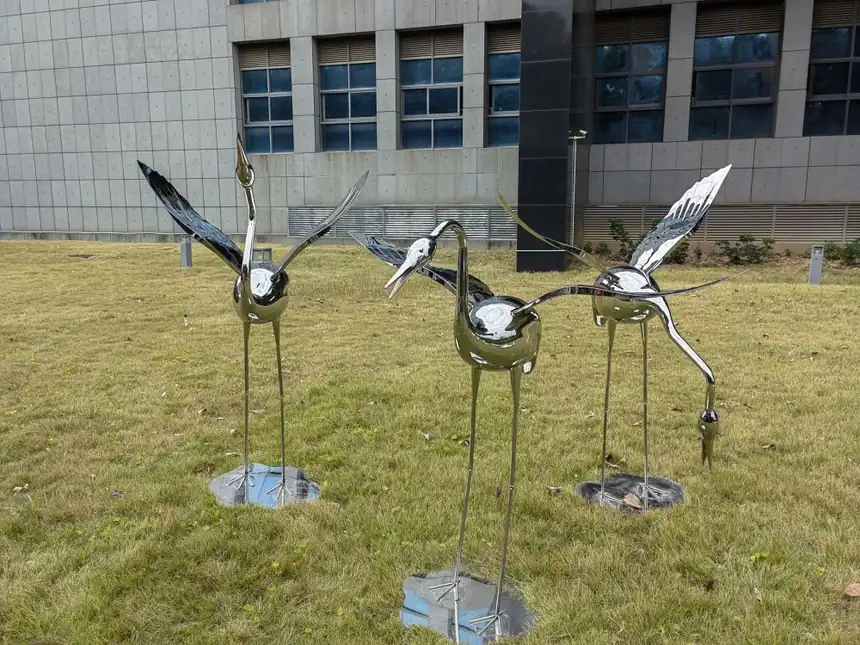 Stainless steel cranes: the beauty of the fusion of modernity and tradition
