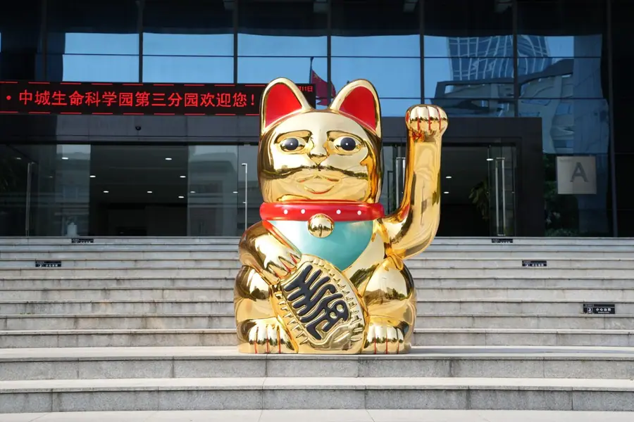 Fortune Cat Sculpture