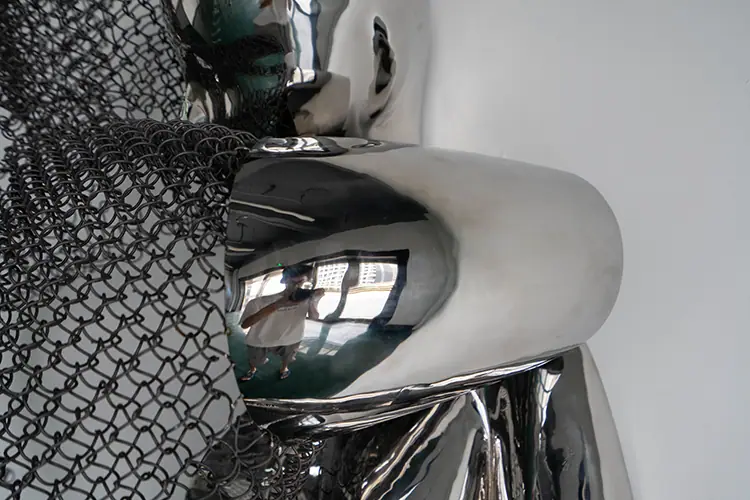 Custom stainless steel sculptures. Create exquisite stainless steel to suit your unique taste. High-end customization, quality and service coexist.