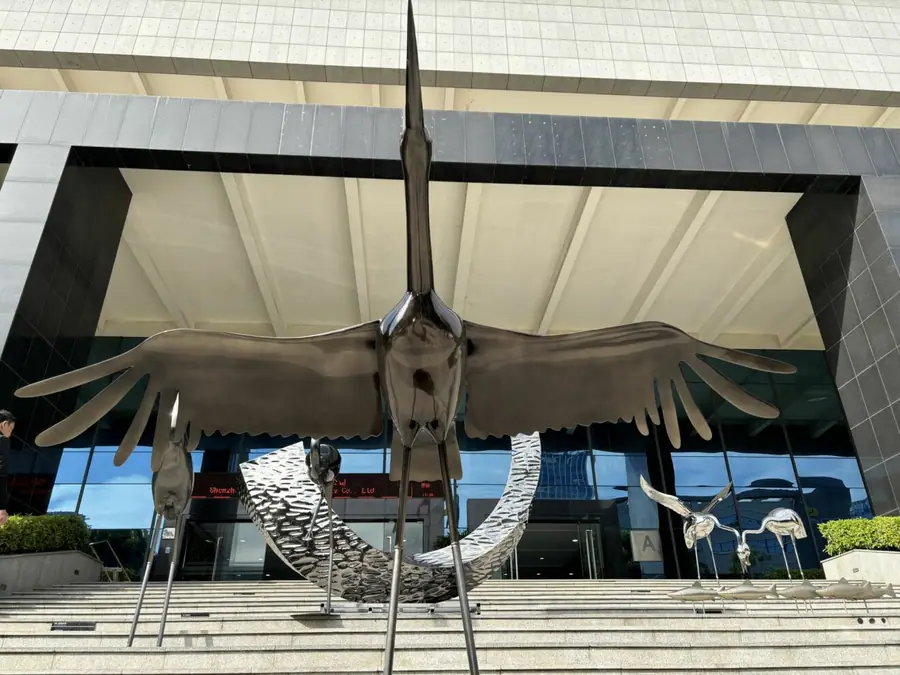 metal crane sculpture