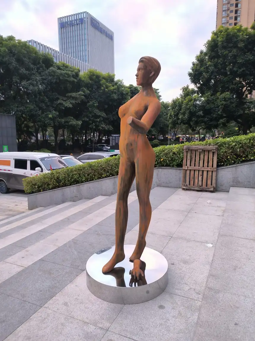 Lady Sculpture