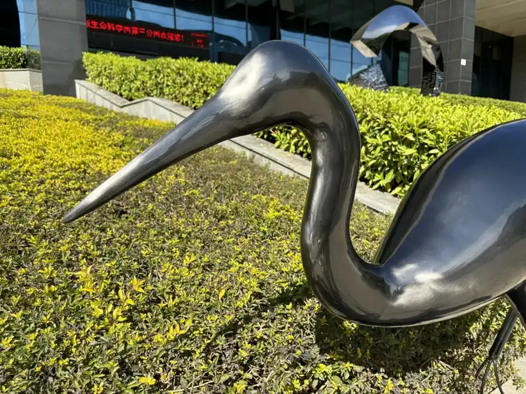 metal crane sculpture (22)