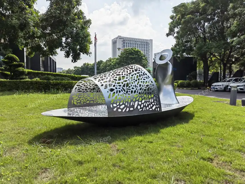 Outdoor stainless steel sculpture. Create exquisite stainless steel to suit your unique taste. High-end customization, quality and service coexist.