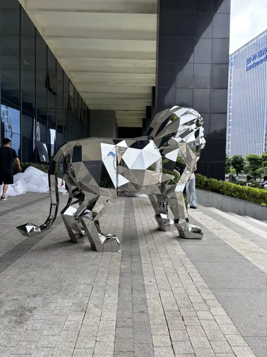 Low Poly Lion Sculpture