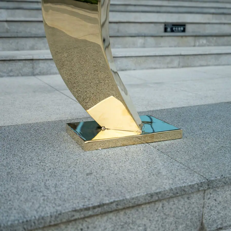 abstract curved sculpture