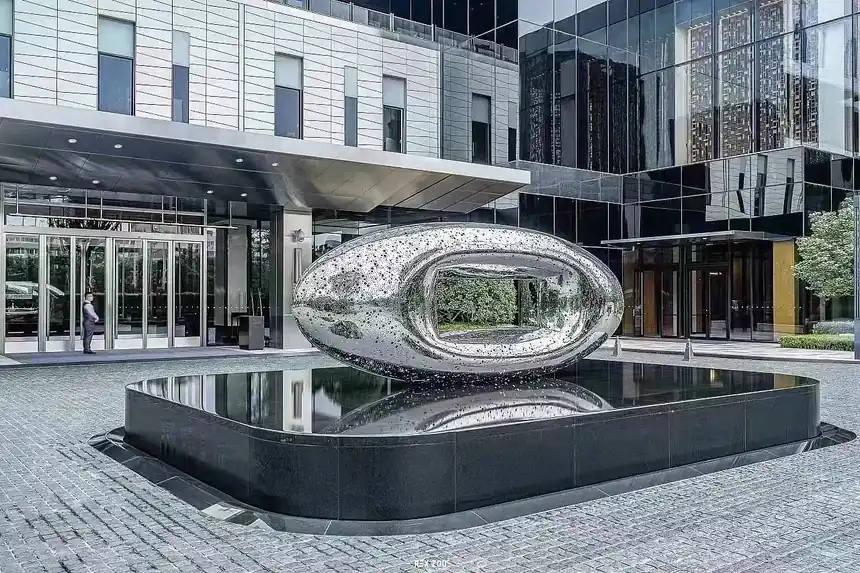 The unique charm of stainless steel square sculpture