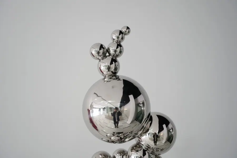 Small ball combination sculpture