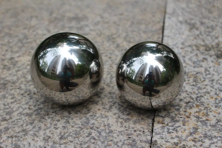 Light of Art: Interpretation of the Creative Concept and Style of Stainless Steel Sphere Sculptures