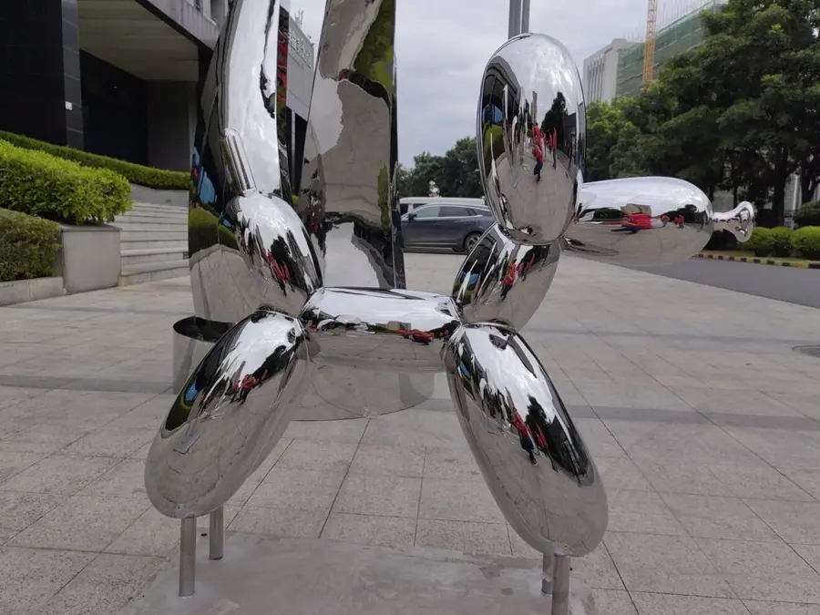 Balloon Dog Sculpture