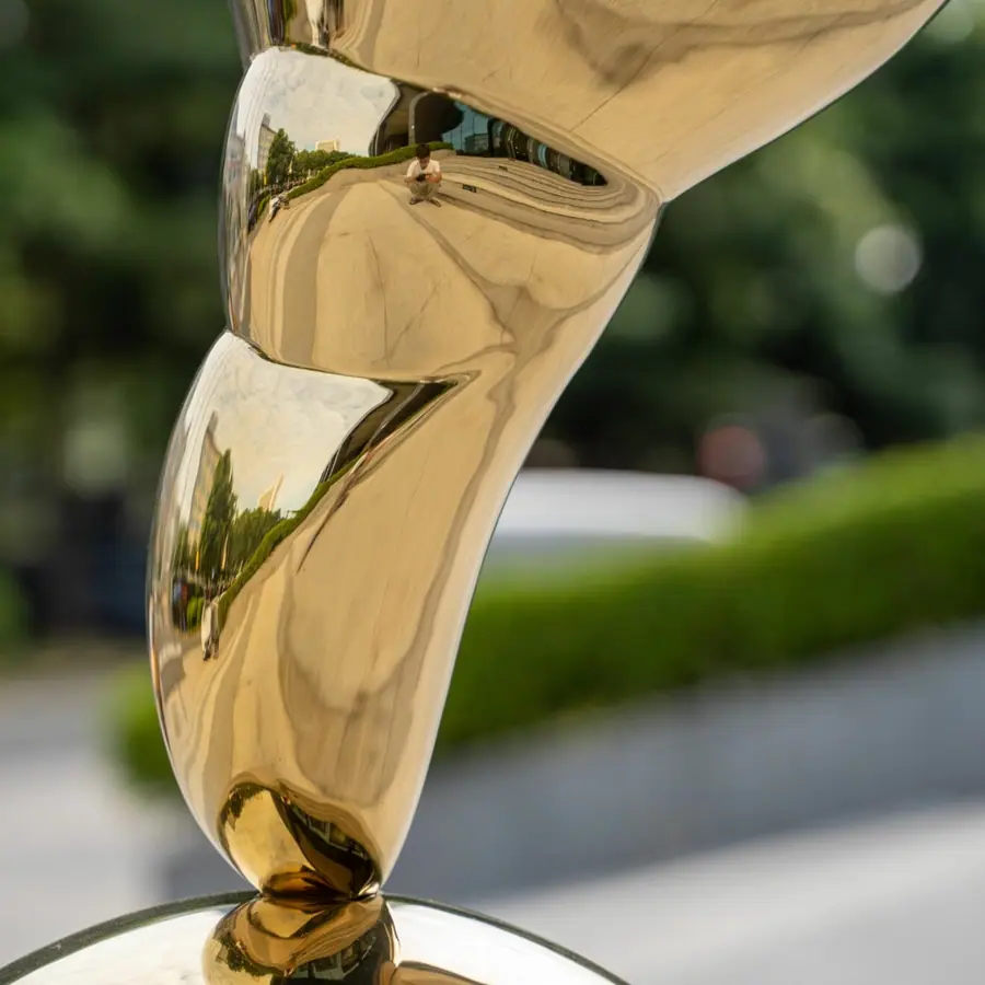 Stainless steel outdoor sculpture. Original products, high-end customization. Exquisite quality and meticulous service. Your dream, our creation.
