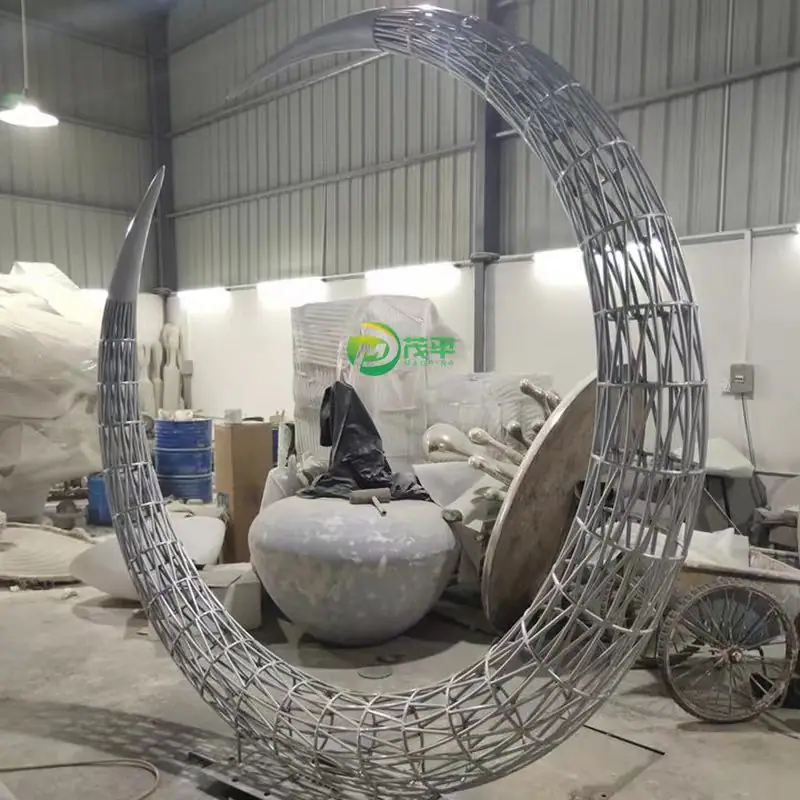 garden landscape moon sculpture (3)