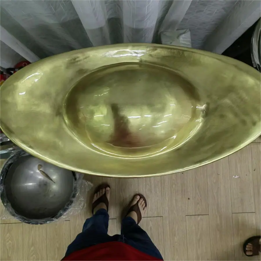 Stainless steel interior art sculpture. Create unique high-end stainless steel sculptures. The quality is exquisite and the service is unparalleled, letting art give the space its unique charm.