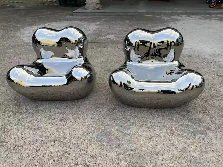 Stainless Steel Leopard in Modern Sculpture: a Combination of Power and Beauty