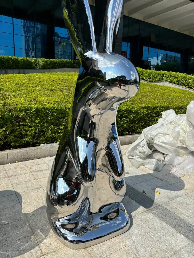 rabbit sculpture