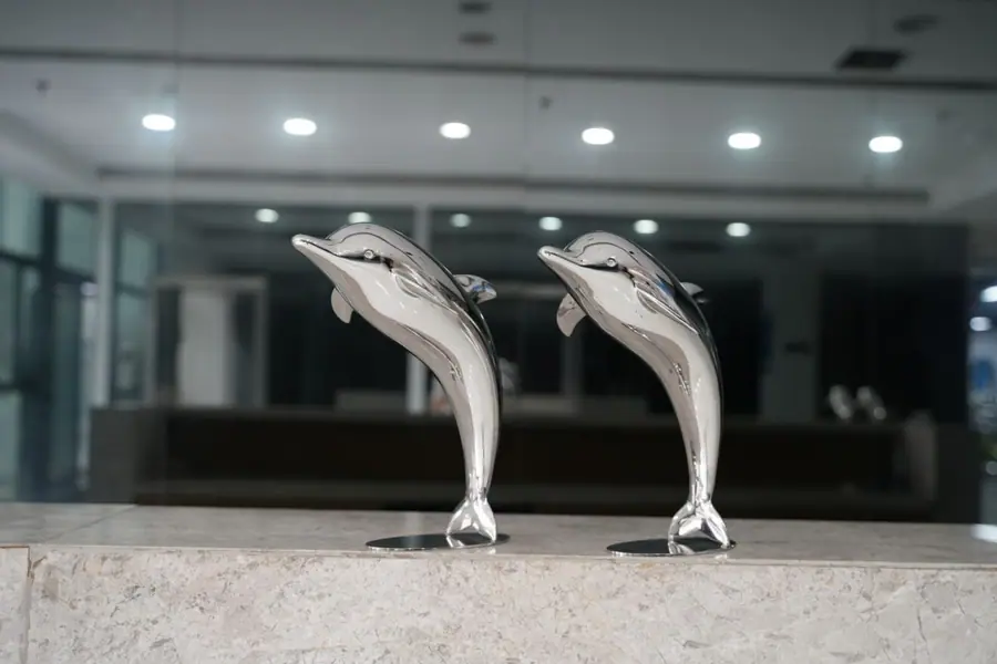 Commitment to specialize in the production of high quality stainless steel sculptures