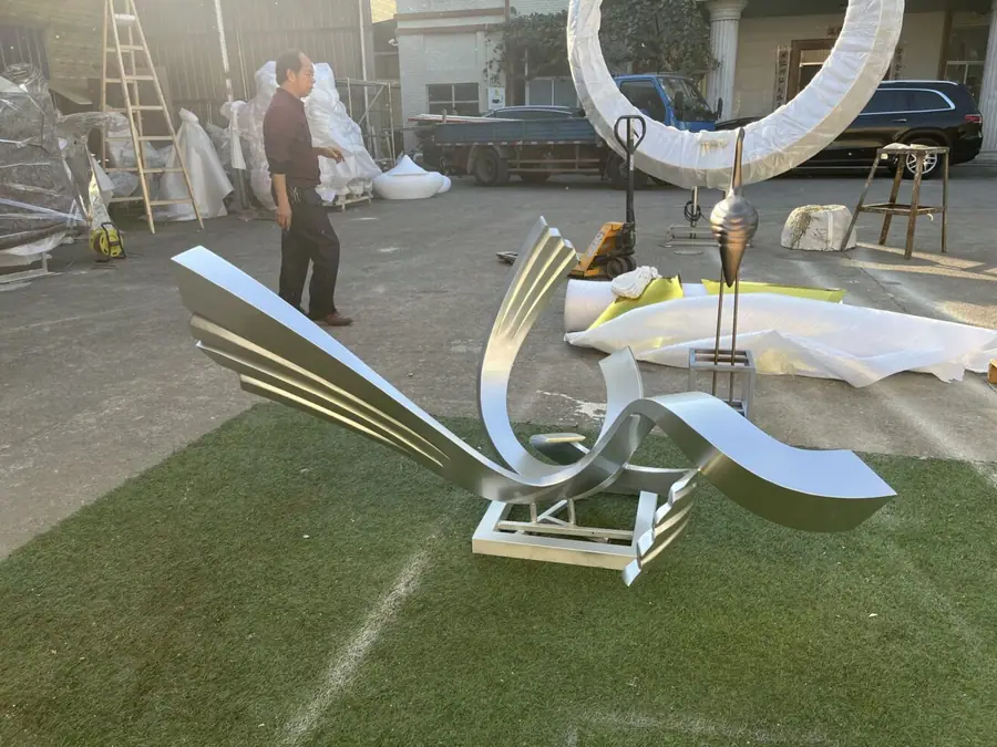 Ribbon Sculpture