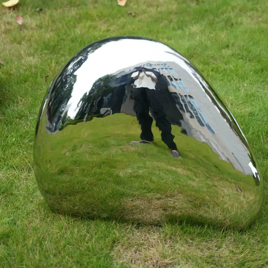 Stainless steel pebbles: natural inspiration for modern art
