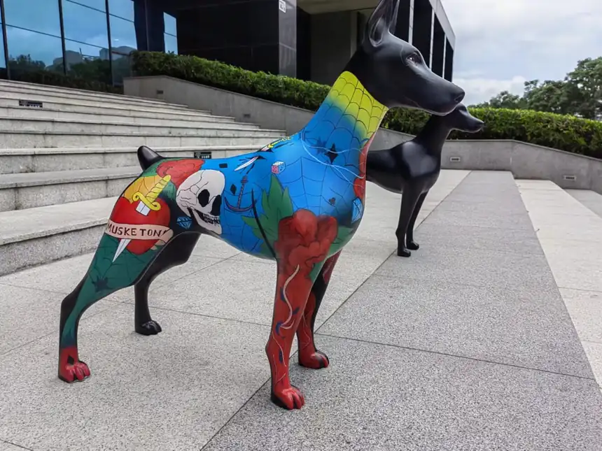 Stainless steel dog sculpture (7)