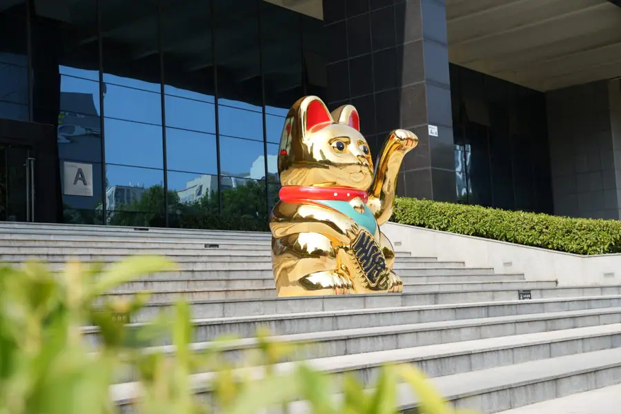Fortune Cat Sculpture
