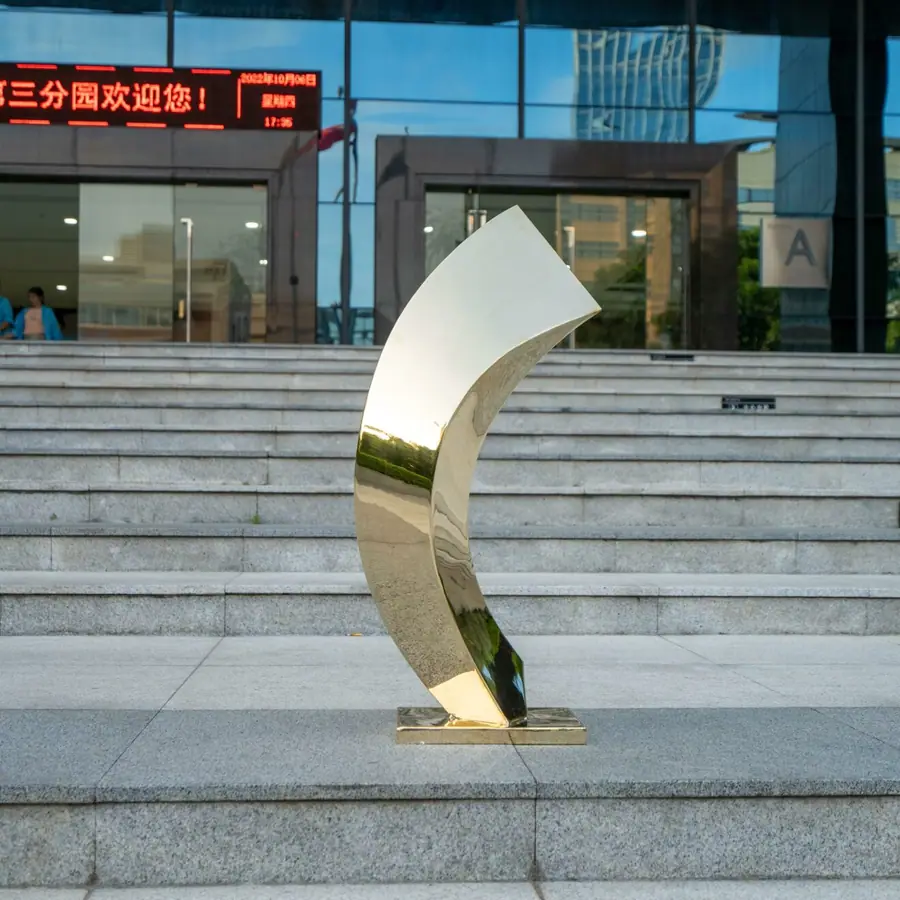 abstract curved sculpture