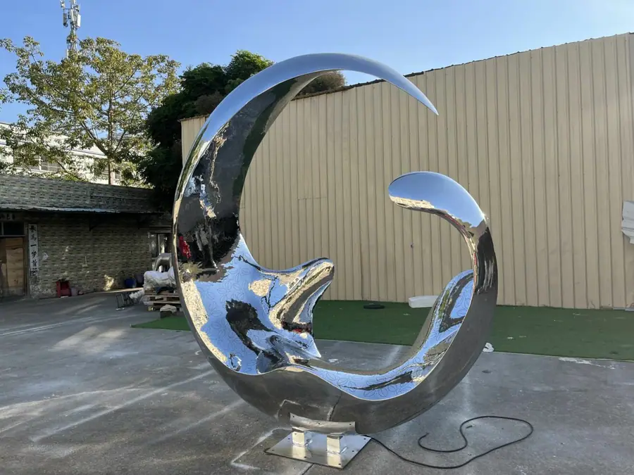 The material difference between stainless steel sculpture 304 and 316