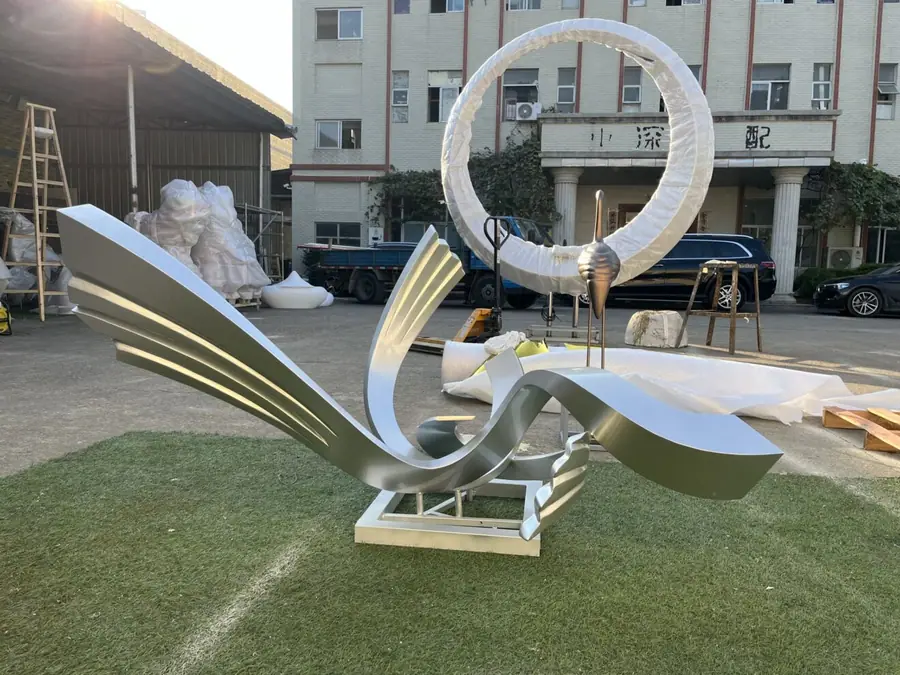 Ribbon Sculpture