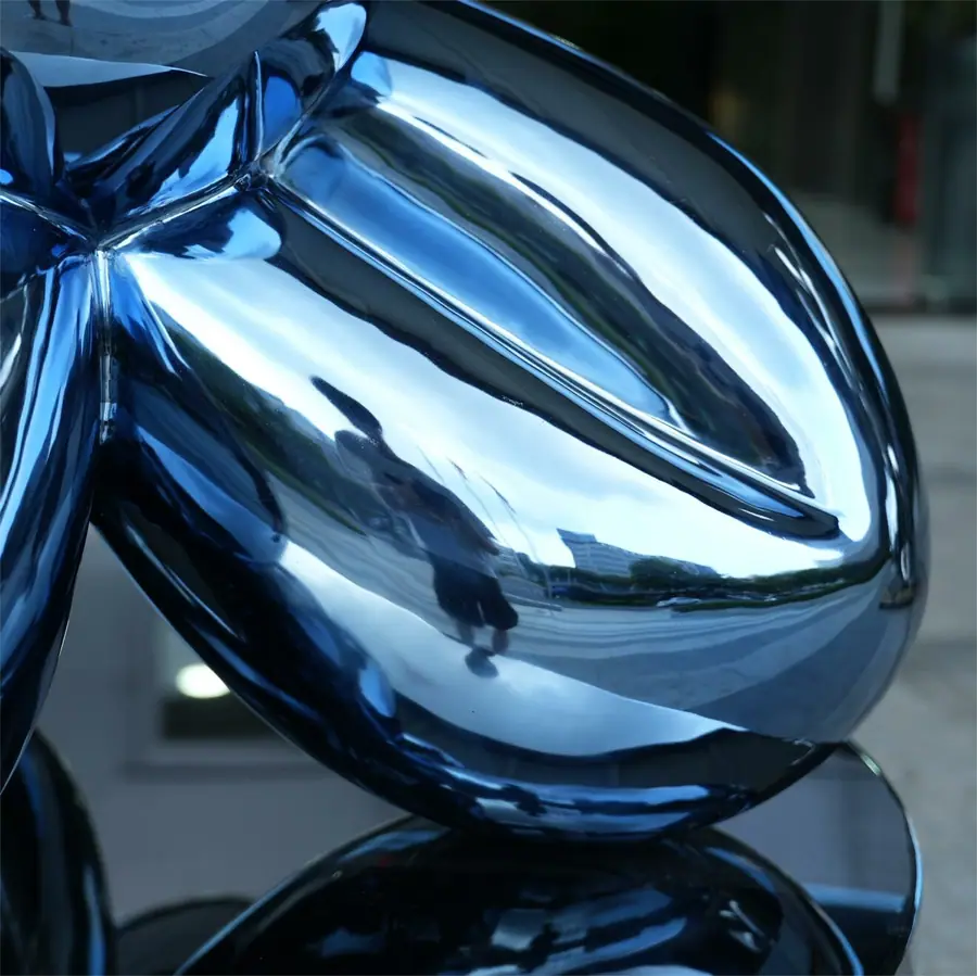 Stainless steel balloon sculpture
