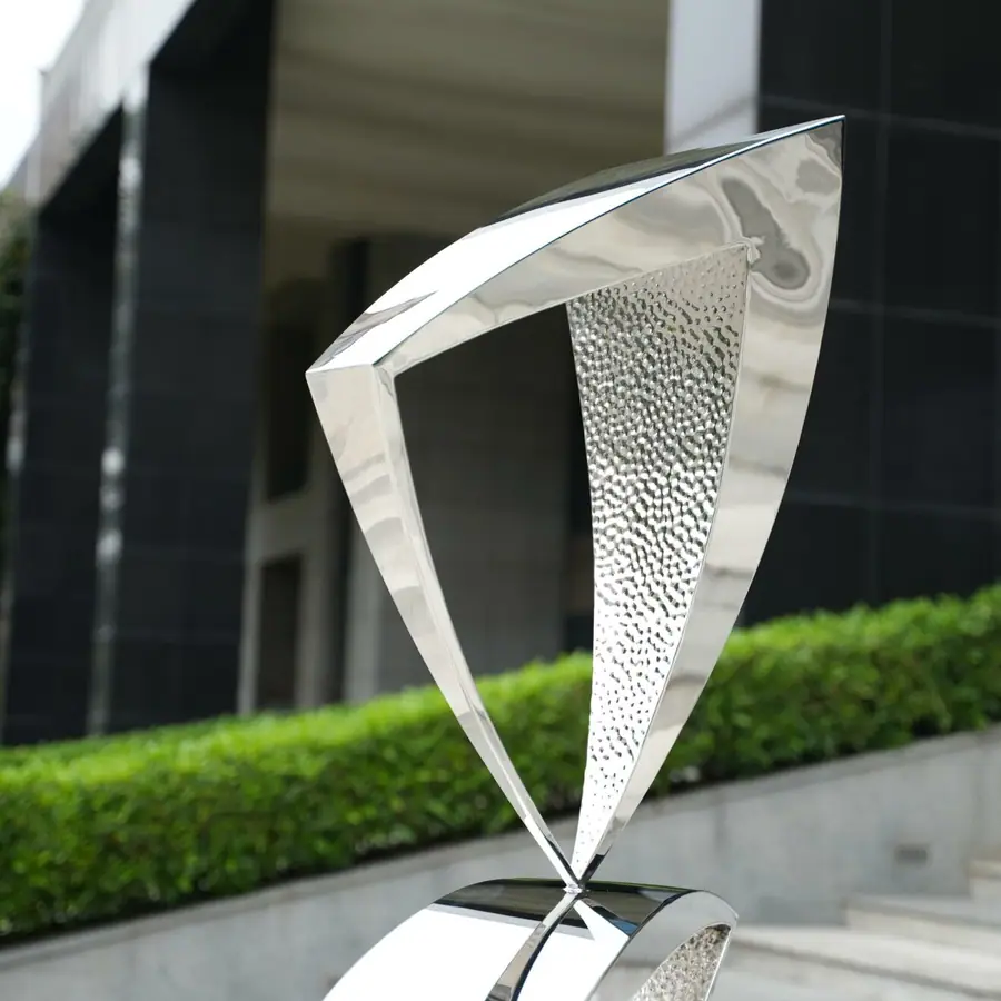 stainless steel triangle sculpture (7)