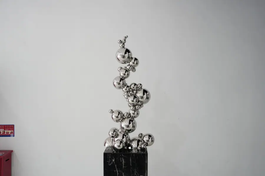 Small ball combination sculpture