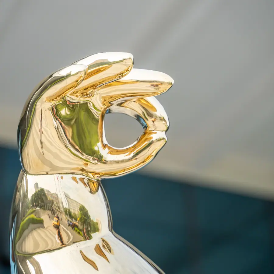 Stainless steel outdoor sculpture. Original products, high-end customization. Exquisite quality and meticulous service. Your dream, our creation.