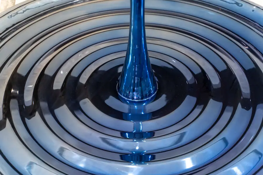 Stainless steel carving art. Create unique high-end stainless steel carving art. The quality is exquisite and the service is unparalleled, letting art give the space its unique charm.